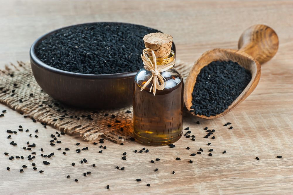 Ägyptischer Pharao mit rituellen ätherischen Ölen und Weihrauch