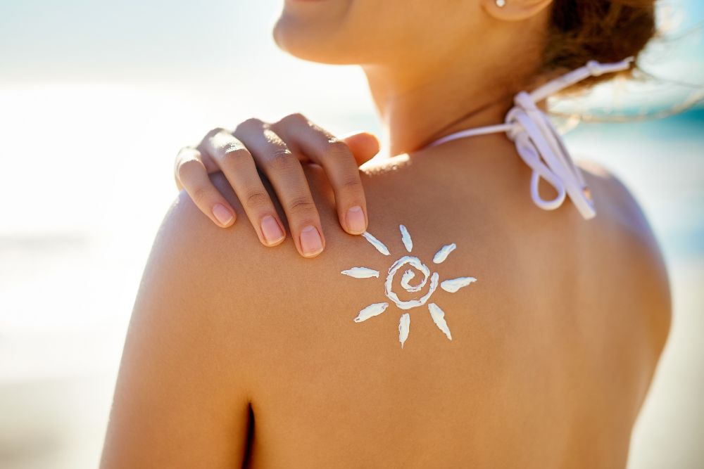 Sommerliche Hautpflege am Strand